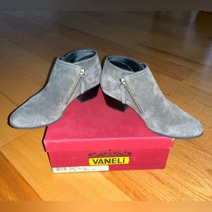 Vaneli Beatriz Gray Suede Ankle Boots 6